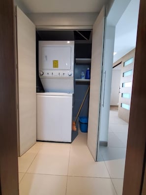 Apartamento clásico, vistas al mar | Armario