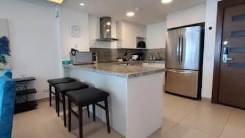 Classic Apartment, Ocean View | Private kitchen