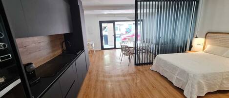 1 chambre, fer et planche à repasser, Wi-Fi, draps fournis