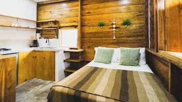 1 habitación, tabla de planchar con plancha, wifi y ropa de cama