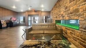 Lobby sitting area - Cobblestone Hotel & Suites-Bellefontaine (Bellefontaine)
