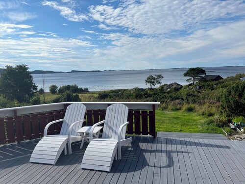 Stor Hytte med Praktfull Havutsikt