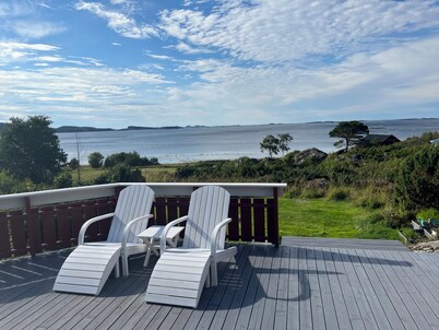 Stor Hytte med Praktfull Havutsikt