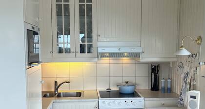 Stor Hytte med Praktfull Havutsikt