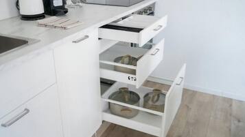 Refrigerador, horno, parrilla de estufa y lavavajillas