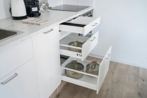 Kühlschrank, Ofen, Herdplatte, Geschirrspüler