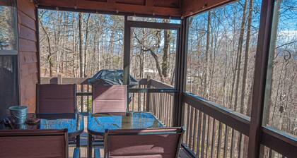 Little Bear Lodge- Pet Friendly-Centrally Located-UNDER NEW MANAGEMENT