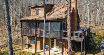 Little Bear Lodge *5 min. to YHC