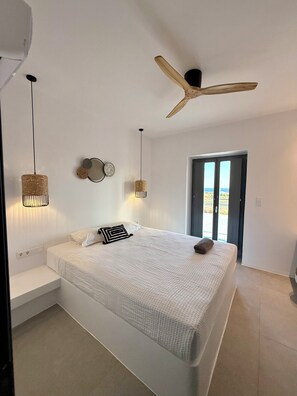 3 bedrooms, in-room safe, iron/ironing board, travel cot