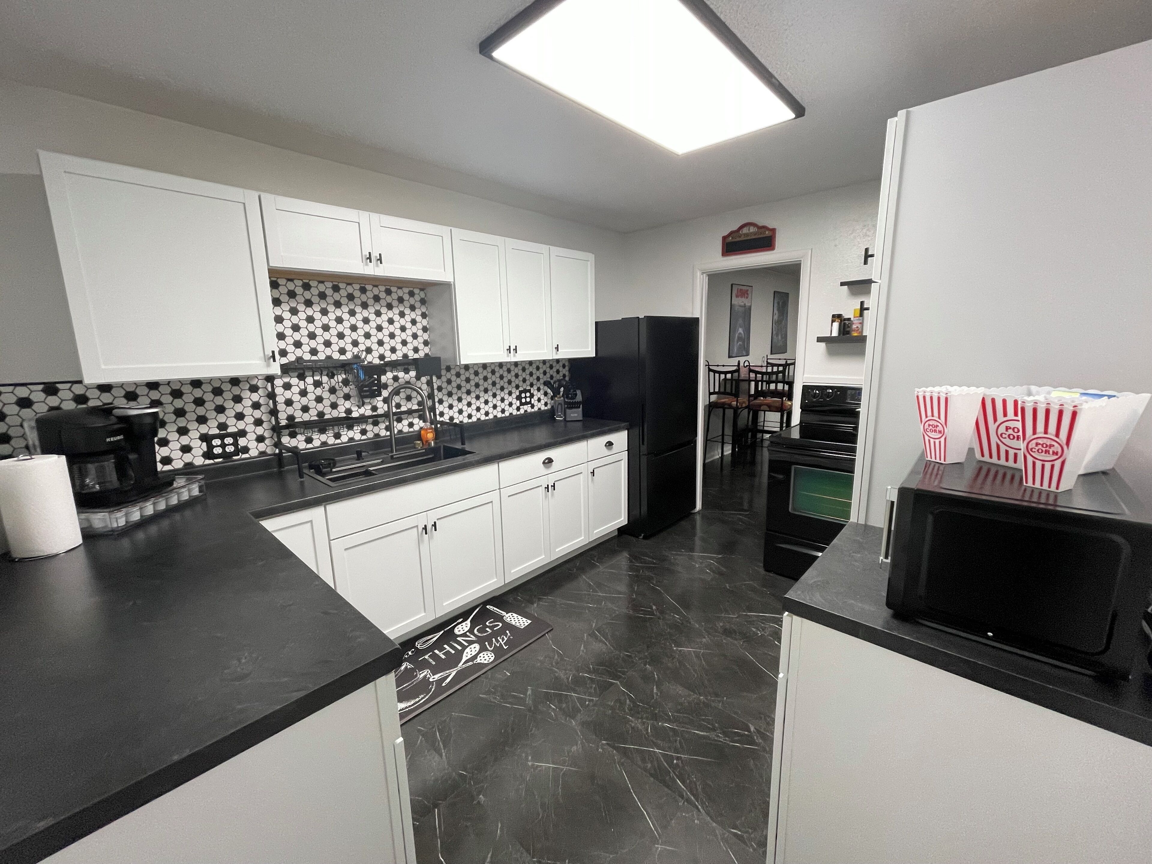 Mikrobølgeovn, ovn og kokeplater