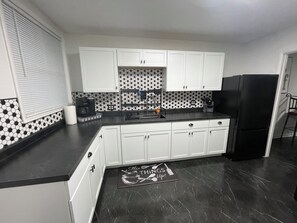 Micro-ondes, four, plaque de cuisson