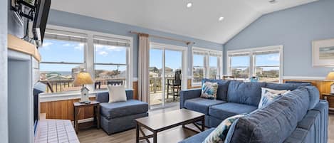 TV connectée, jeux vidéo, baby-foot, livres