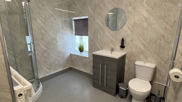 Dubbelrum - flera sängar - icke-rökare | Badrum