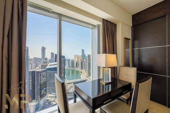 Appartement Confort, balcon, vue sur la ville | 1 chambre, bureau, fer et planche à repasser, accès au Wi-Fi (inclus)