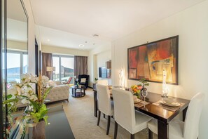 Comfort Apartment, Balcony, City View | Dining room - Marco Polo - Chic 1BR in Marina Hub | Expansive Balcony (Dubai)