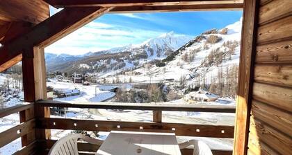 Superb apartment for 7 people PMR with sauna pool close to the slopes and shops!