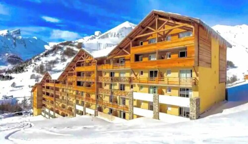 Superbe appart pour 6 personnes avec piscine sauna  près des piste et commerces!