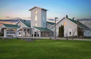 Exterior - Spacious and spotless two-bedroom suite with full kitchen and livingroom. (Chaput Hughes)