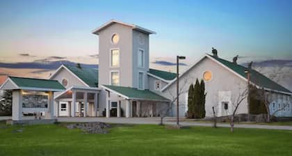 Spacious and spotless four-bedroom suite with full kitchen and livingroom.