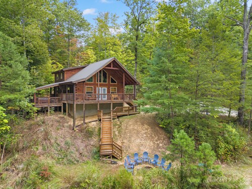 Red River Gorge Lakeside Cabin retreat! 4 bed 4 bath with a Hot Tub