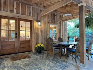 Outdoor dining - 🌊AMAZING Heated Pool |Private 16ac| Hot Tub |Stocked Pond |Game Room |Theater🎬 (Freetown)