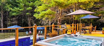 THANKSGIVING READY retreat! hot tub+fire pit+arcade,+pond+theater room+htd pool!