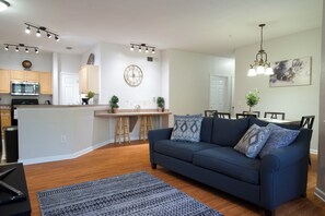 Smart TV, table football, ping pong - 4Bed 2Bath with Pool near Disney, Universal Epic Universe and Universal Parks (Davenport)