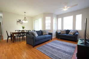 Smart TV, table football, ping pong -  4Bed 2Bath with Pool near Disney, Universal Epic Universe and Universal Parks (Davenport)