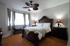 4 slaapkamers, een strijkplank/strijkijzer, wifi, beddengoed