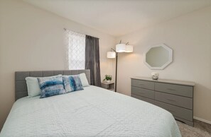 4 多间卧室、熨斗/熨衣板、WiFi、床单