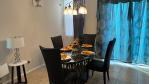 Unclassified image, 5 of 14, button - Spacious 4-bedroom townhome with Cable and WiFi in charming Sanford (Sanford)