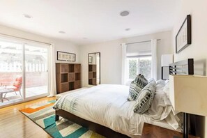 3 habitaciones, tabla de planchar con plancha y cuna de viaje