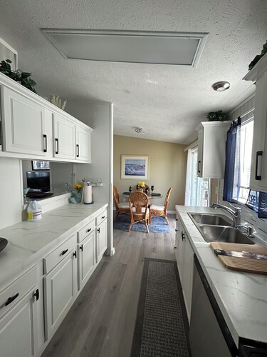 Great 2bedroom cottage in Fort Myers Beach, SANIBEL, w.WiFi, fitness room &pool 