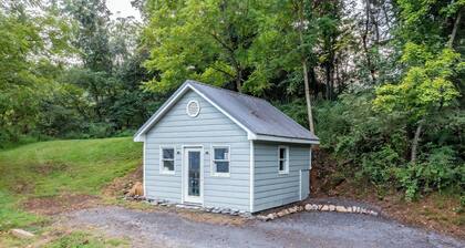 The Perch - whimsical cottage near lovely Lexington
