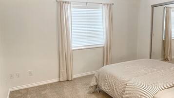 2 slaapkamers, reisbedje, wifi, beddengoed