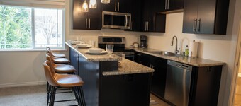 Cozy EUG 2BR on quiet street close to it all!