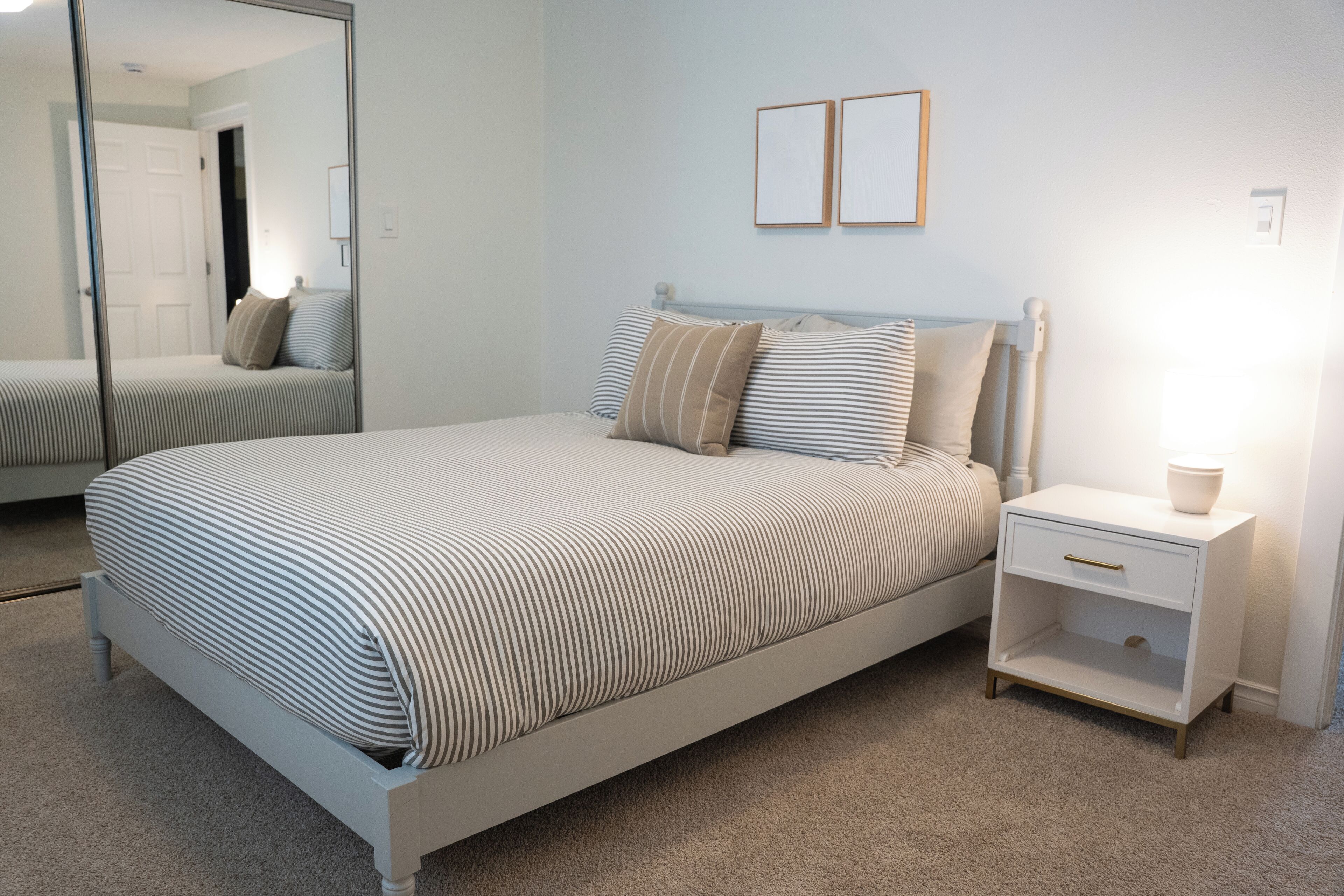 2 bedrooms, travel cot, WiFi, bed sheets