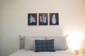 2 bedrooms, travel cot, WiFi, bed sheets - Cozy EUG 2BR on quiet street close to it all! (Eugene)