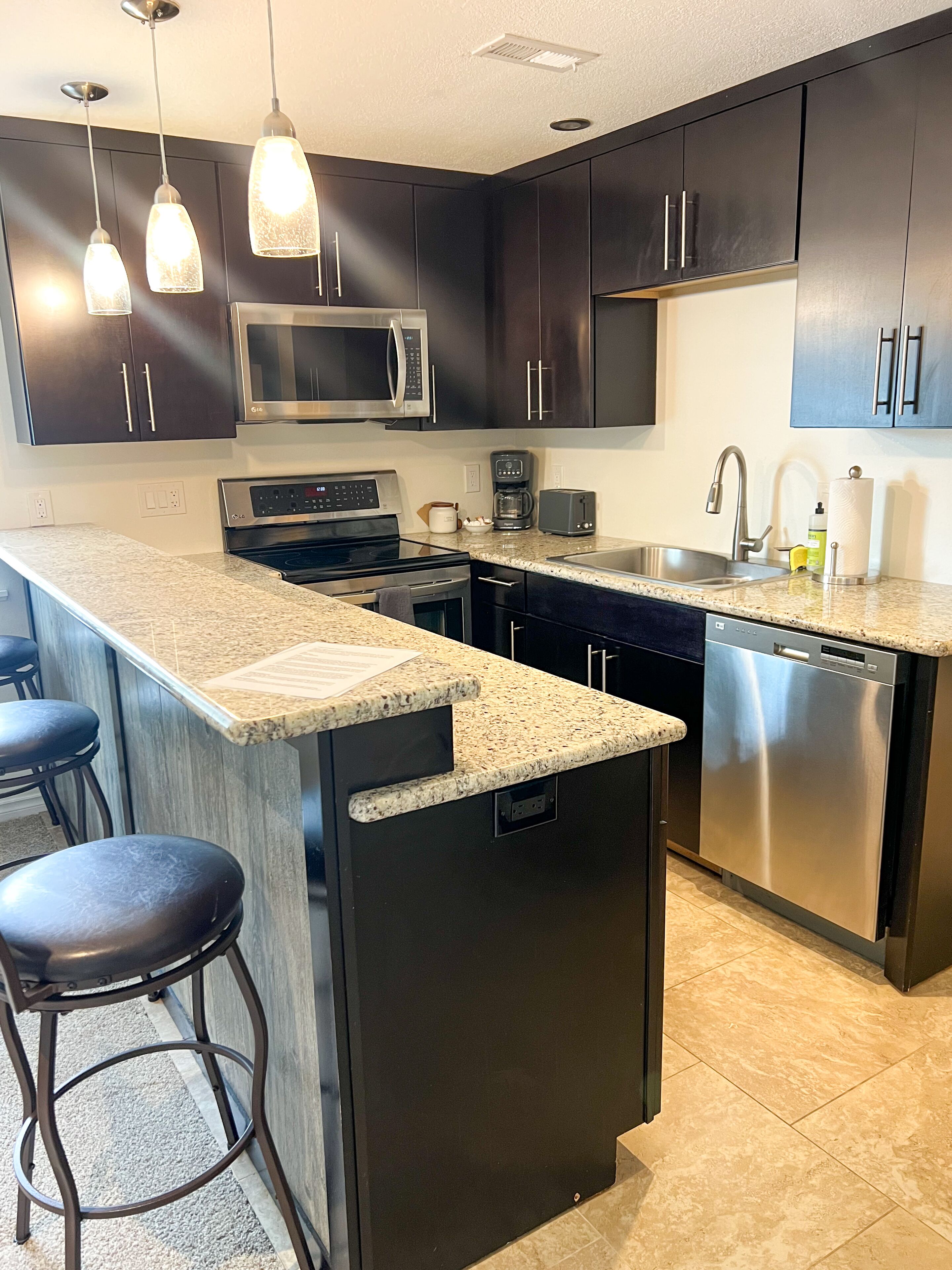 Frigorífic, microones, forn i placa de cuina 