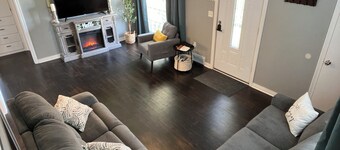 Cozy 2-bedroom home near McPherson College/park with HUGE yard- NO CLEANING FEES