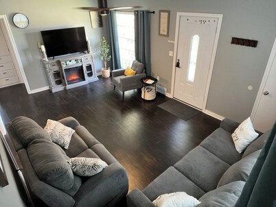 Cozy 2-bedroom home near McPherson College/park with HUGE yard- NO CLEANING FEES