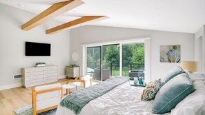 5 bedrooms, iron/ironing board, WiFi, bed sheets