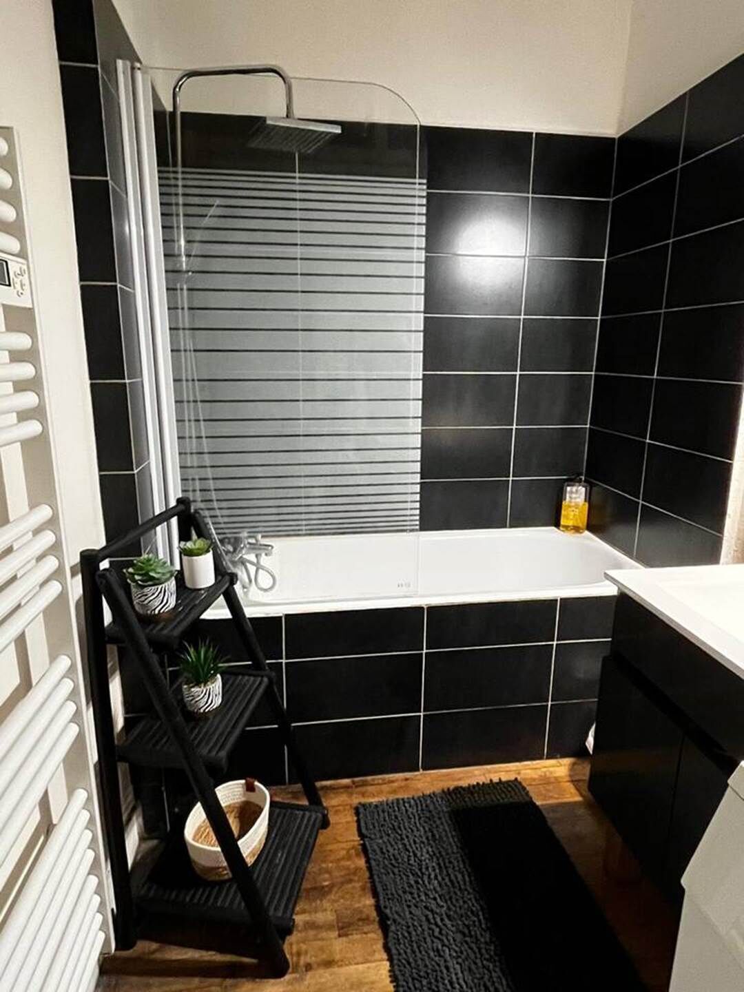 Hårføner, håndklær, såpe og sjampo