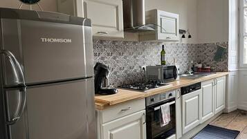 Kjøleskap, mikrobølgeovn, ovn og oppvaskmaskin