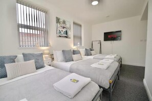 1 bedroom, iron/ironing board, WiFi, bed sheets - Swan Studio Four - Coventry (Coventry)
