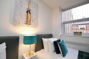 1 bedroom, iron/ironing board, WiFi, bed sheets - Swan Studio Four - Coventry (Coventry)