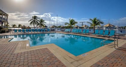 Grand Marina Suite by Brightwild Waterfront