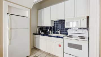 Apartment | 2 bedrooms, desk, Internet
