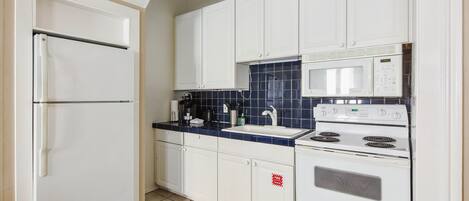 Apartment | 2 bedrooms, desk, Internet