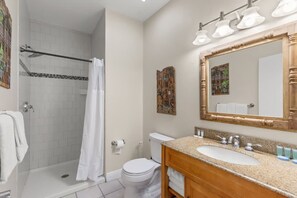 Apartment | Bathroom - Mesa House Dos by Brightwild Unreal Location (Key West)